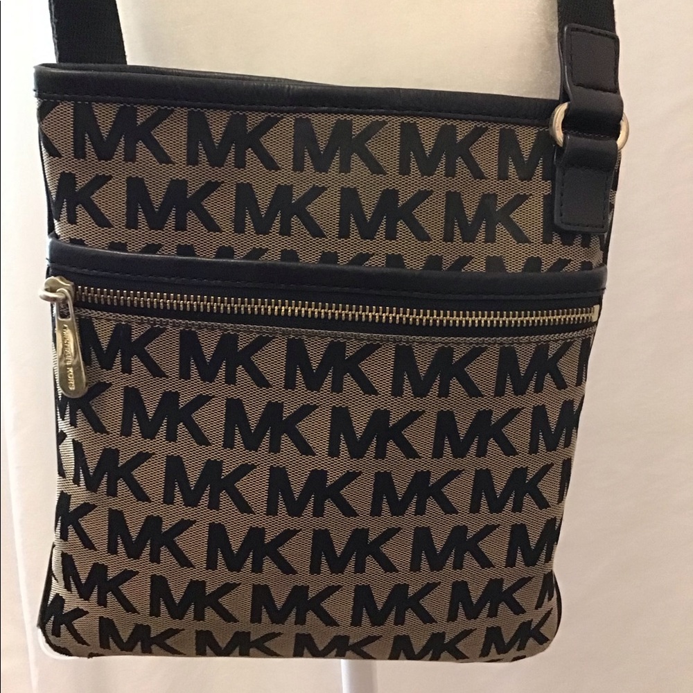 Michael Kors shoulder purse.